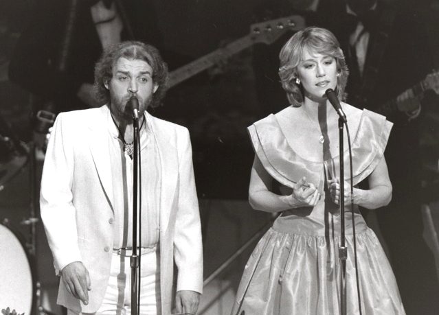 Joe Cocker & Jennifer Warnes - Up Where We Belong